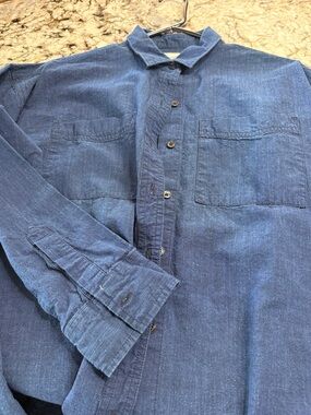 Old Navy Navy Long-Sleeve Button-Down Shirt